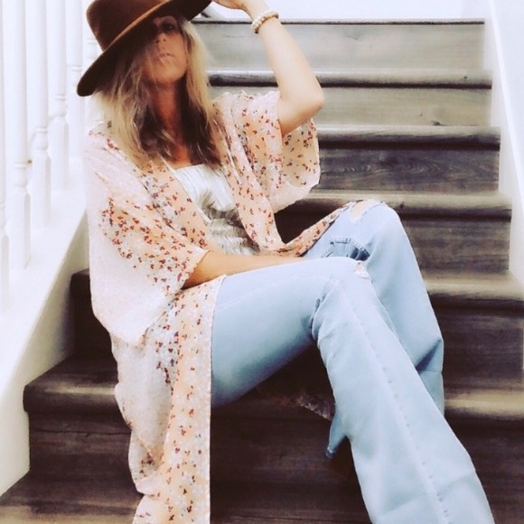 Jackets & Blazers - Peach Floral Boho Kimono - NEW